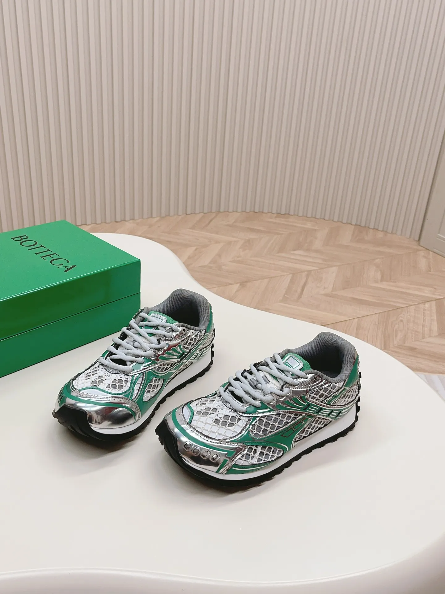 👟👟Ex-factory price 560👟👟 Women's shoes, women's clothing, the latest popular models, couples' models, Bottega Veneta BV23, the new Orbit designer's curtain call, casual sneakers, a new style of freehand pure and unconstrained, with modern symbols in color, fashionable, cool and handsome, simply invincible, retro and versatile, all original craftsmanship 35-40